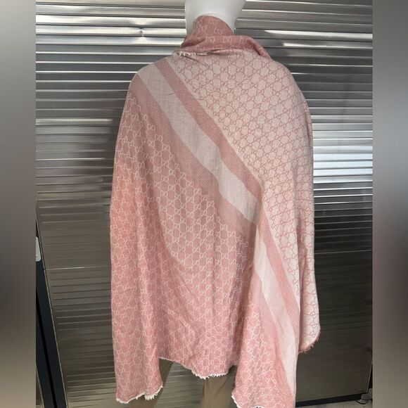 Gucci Guccissima XL Wool Fringe Scarf Pink - Picture 1 of 9